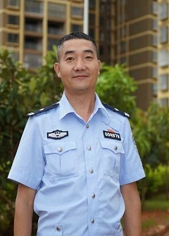 疏散的群眾安全了，他卻永遠(yuǎn)倒下了