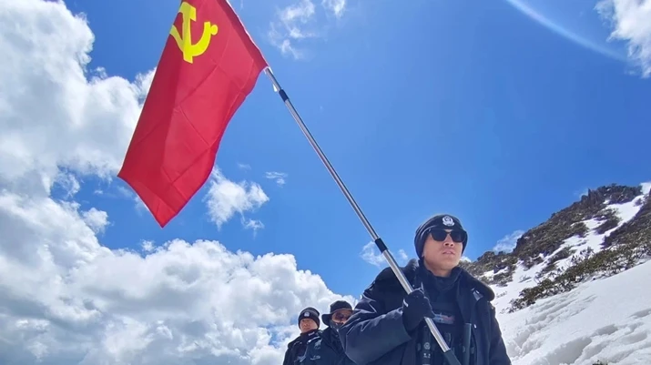 在海拔4500米+的山上，他們都在干些啥？